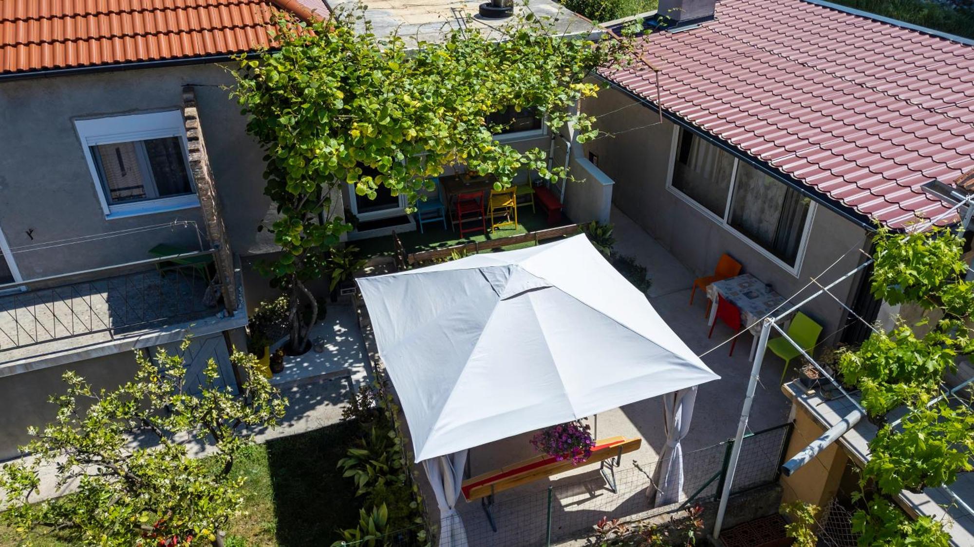 Arija Apartman *